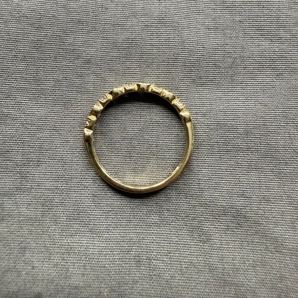 10K Yellow Gold and Diamond Ring - Picture 5 of 6